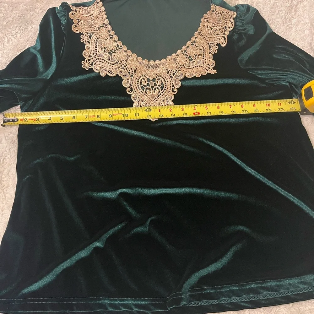 Elegant Vintage Green Velvet Top with Lace Trim Sz. 1X - Picture 8 of 10